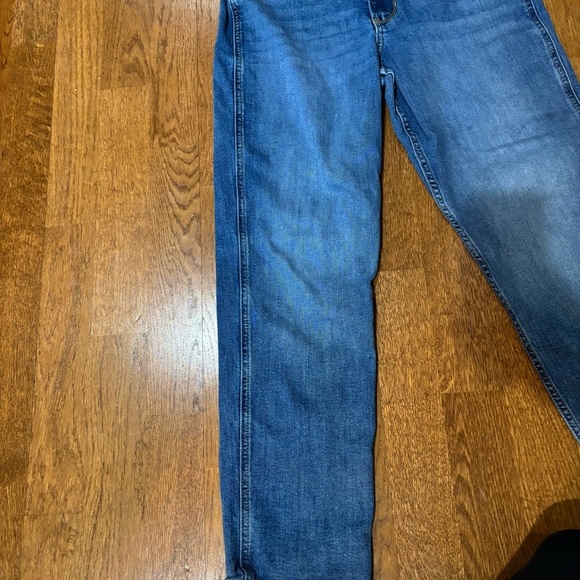 Abercrombie and Fitch, the Mom high-rise jeans straight leg size 27 - Picture 7 of 16